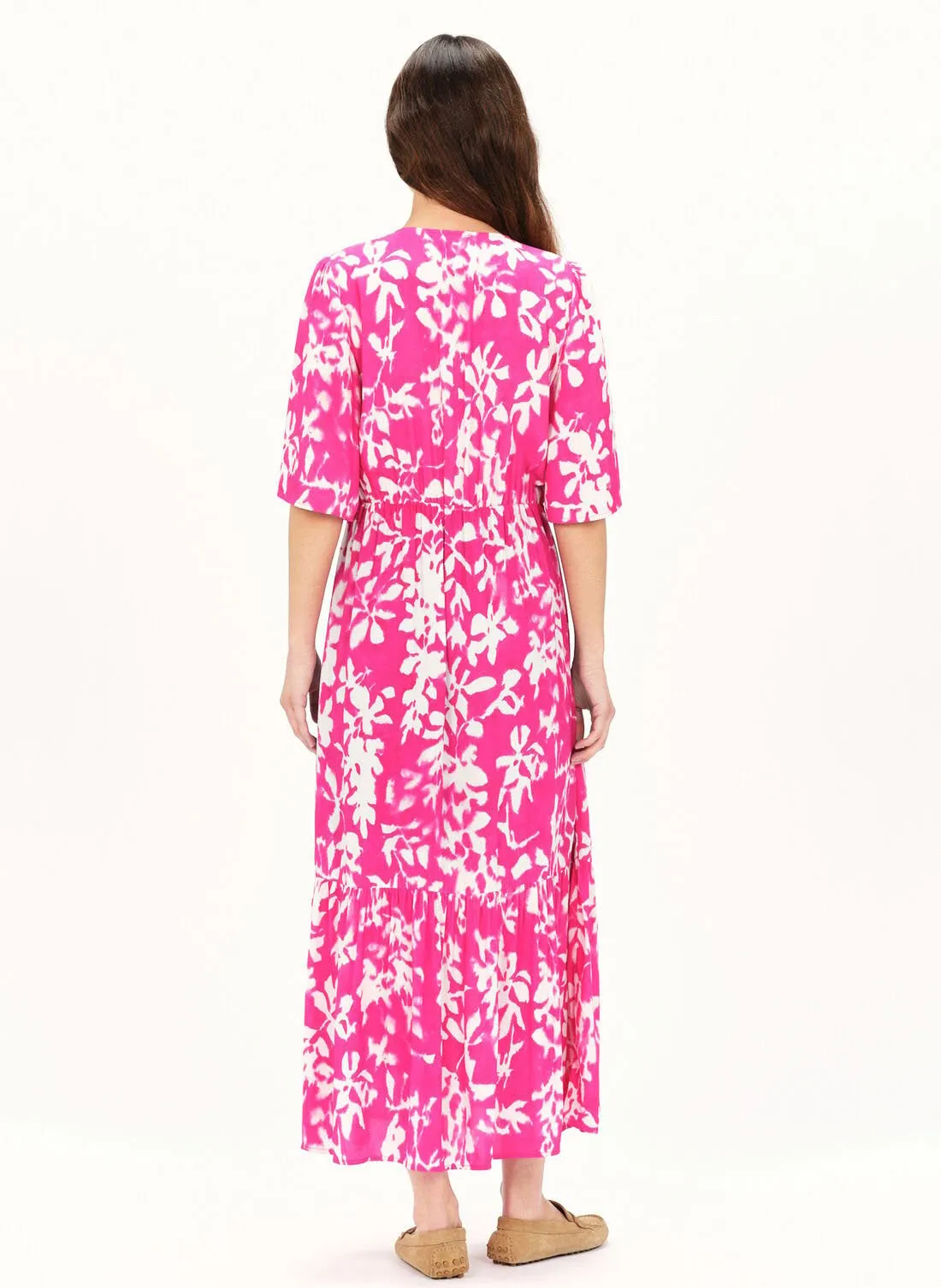 CAROLL TANIA1 - Vestido largo estampado con cuello de pico en rosa