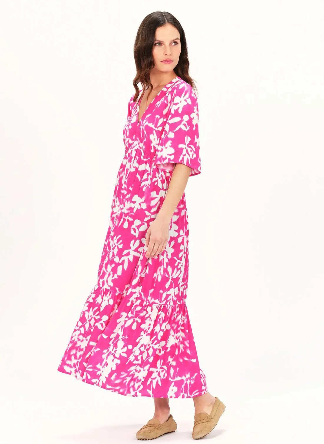 CAROLL TANIA1 - Vestido largo estampado con cuello de pico en rosa